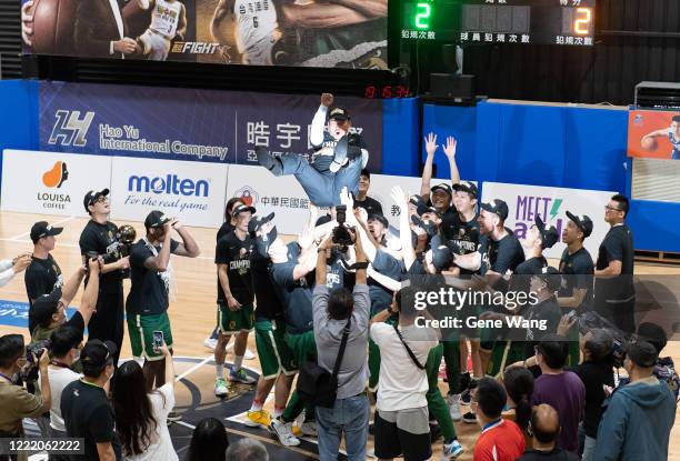 Team Taiwan Beer celebrates after d the SBL Finals Game Six between Taiwan Beer and Yulon Luxgen Dinos at Hao Yu Trainning Center on April 30, 2020...