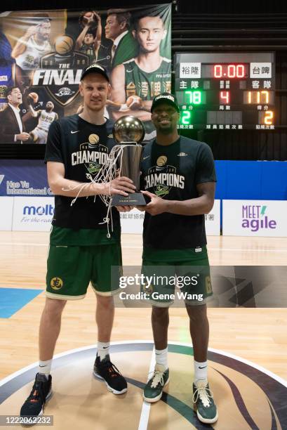 Ihor Zaytsev of Taiwan Beer and Kentrell Barkley of Taiwan Beer during the SBL Finals Game Six between Taiwan Beer and Yulon Luxgen Dinos at Hao Yu...