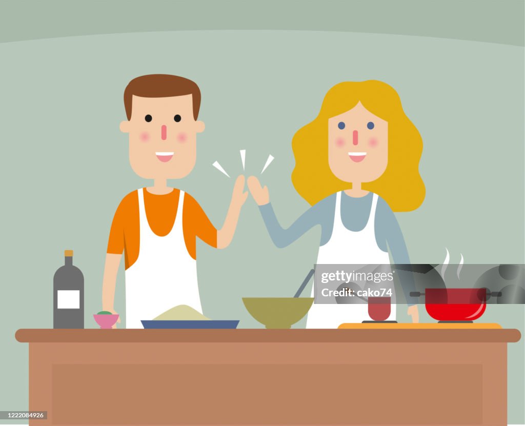 Giovane coppia che cucina la cena