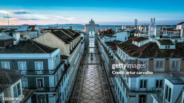 rua augusta lisboa - coronavirus curve stock pictures, royalty-free photos & images