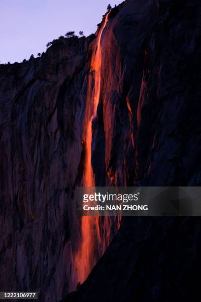 firefalls, horsetail waterfalls, yosemite - horsetail falls stock pictures, royalty-free photos & images
