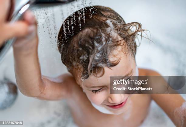 het dichte weinig jongen neemt douche - kids taking a shower stockfoto's en -beelden