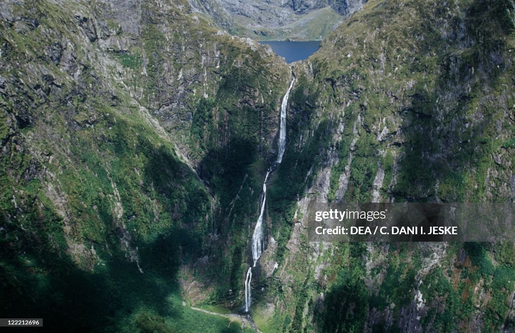 New Zealand, Southern Island, Southland Region, Fiordland National Park, Lake Quill and Sutherland Falls