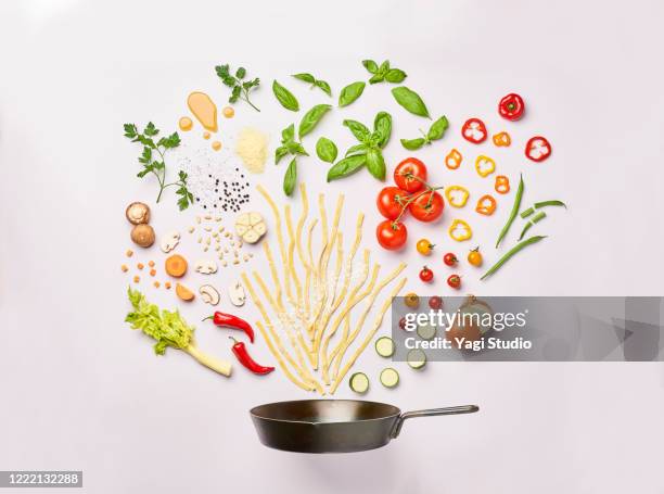knolling style of italian pasta - japanese pan noodles stock pictures, royalty-free photos & images