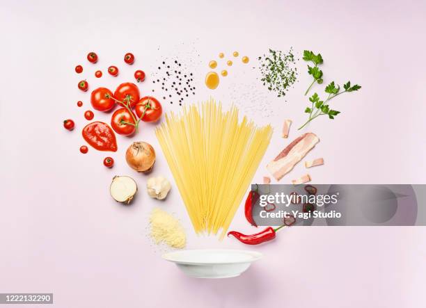 knolling style of italian pasta - arranjo imagens e fotografias de stock