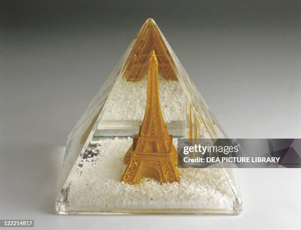 Collecting: Snowglobes - France - Paris - Pyramidal Shaped Penholder - Plastic.