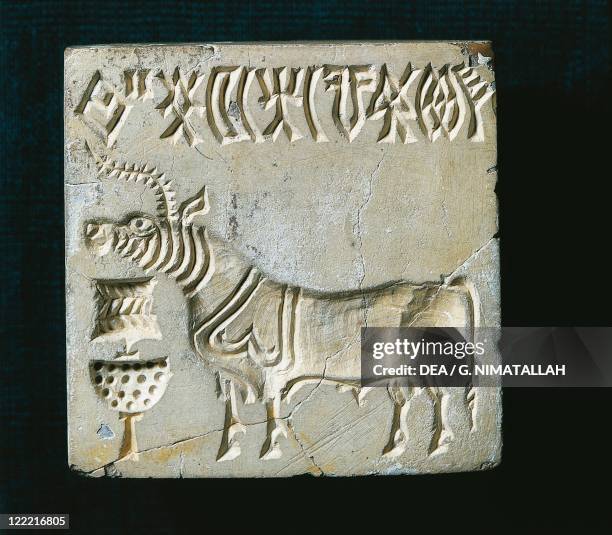 Indus Art - 2.500 b.C. - Stone seal of the Indus Valley.