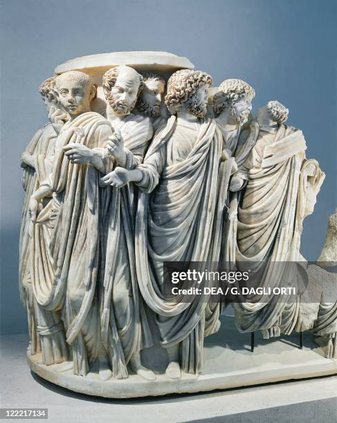 Roman Robi Roman Robe Photos and Premium High Res Pictures - Getty Images