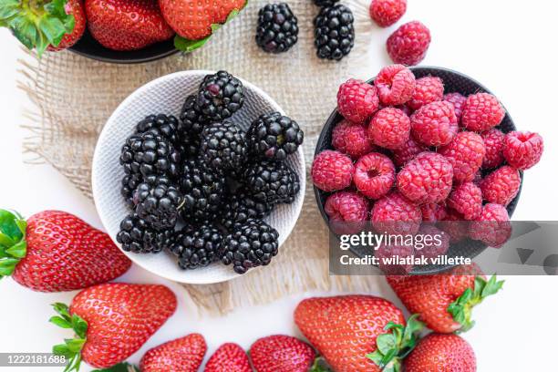 falling wild berries mix, strawberry, raspberry, blackberry, isolated on white background. - strawberry falling stock-fotos und bilder