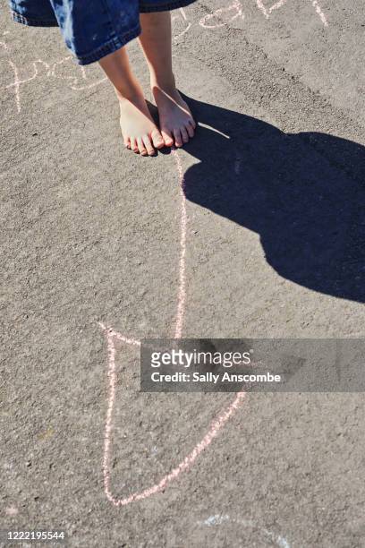 chalk drawing of an arrow - chalk arrow stock-fotos und bilder