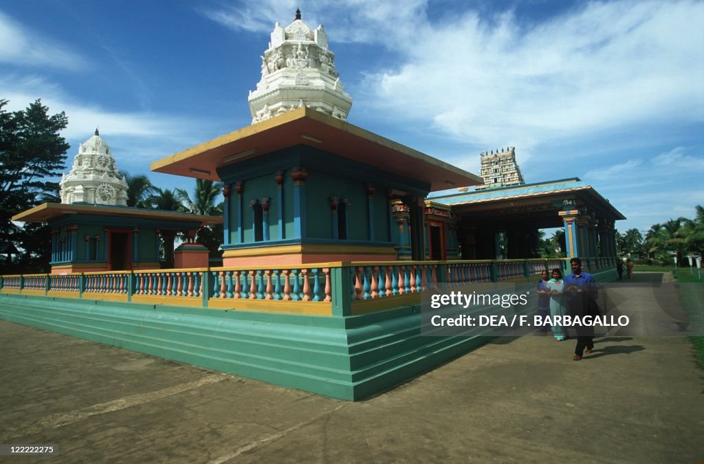 Fiji, Island of Viti Levu - Nadi, pilgrims in front of Hindu Temple Sri Siva Subramaniya