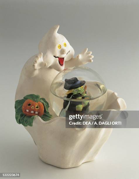 Collecting: Snowglobes - Halloween Ghost.