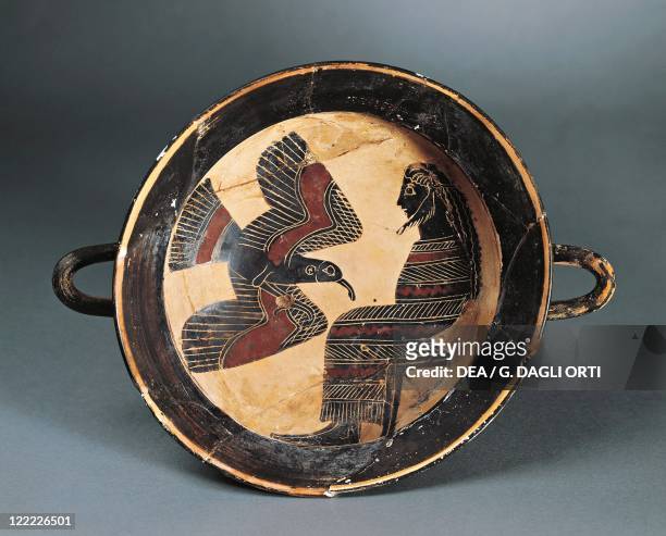 Kylix depicting Zeus and the eagle, from the city shipyard, painted by the painter of Naucratis .