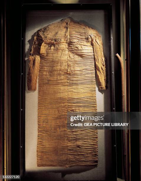 Egyptian civilization, Middle Kingdom. Pleated linen tunic belonged to Nakhti, found folded in the shape of a package near the mummy in his tomb at...