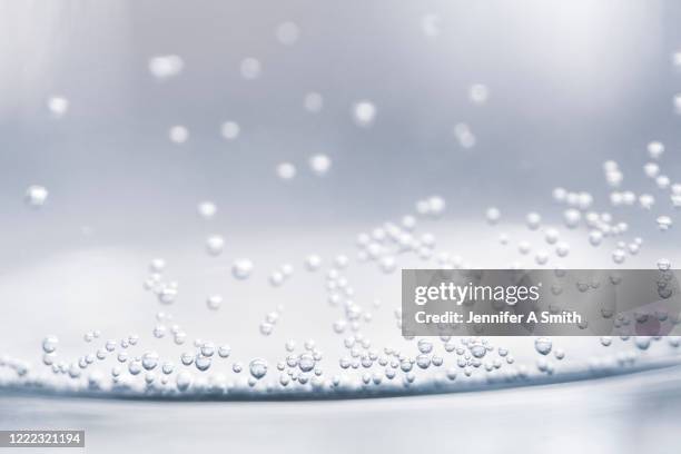 effervescence - sparkling water glass stock-fotos und bilder