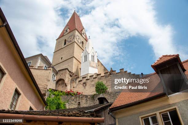 parish church of weissenkirchen in der wachau, a town in the district of krems-land in the austrian state of lower austria, wachau valley - traditionally austrian 個照片及圖片檔