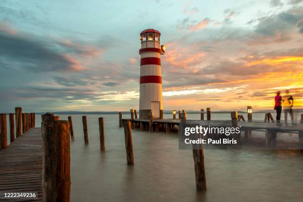 lighthouse at lake neusiedl at sunset near podersdorf, burgenland, austria - leuchtturm schiff stock-fotos und bilder