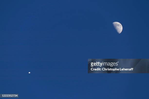 a exceptional image showing proximity between the moon and a weather balloon - weather balloon stock pictures, royalty-free photos & images