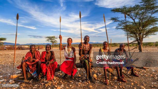 guerriers africains de la tribu samburu, du centre du kenya, de l’afrique de l’est - samburu photos et images de collection