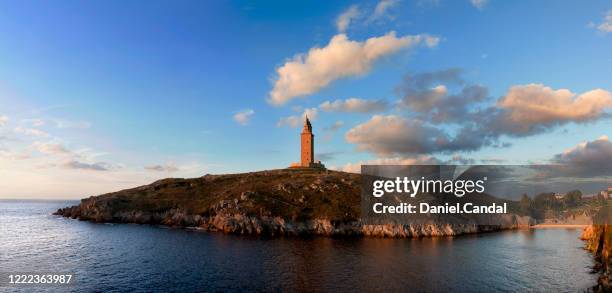 panoramic view of the hercules tower, a coruña, galicia (spain) during sunset. - herkules film 2014 stock-fotos und bilder