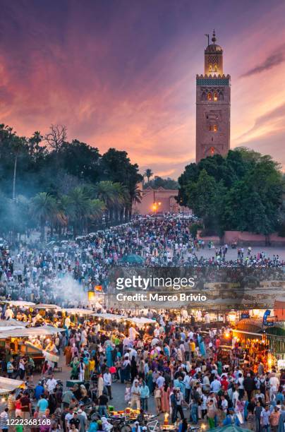 marrakesh morocco. vibrant life at djema el fna square at sunset - djemma el fna square 個照片及圖片檔