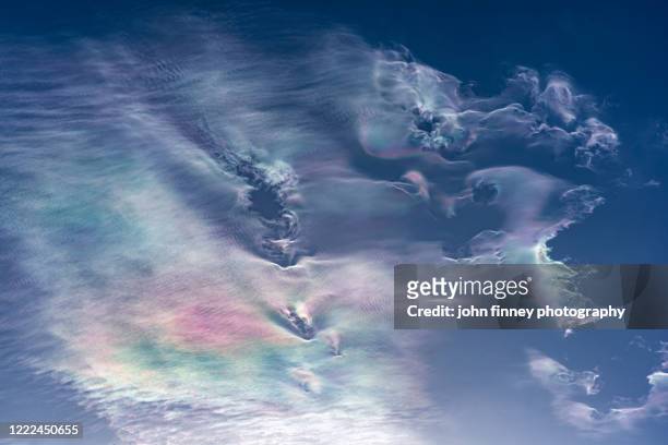 cloud iridescence - iridescent ストックフォトと画像