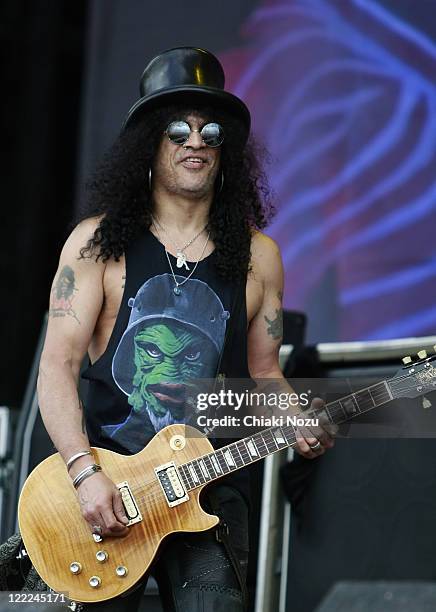 Slash performs at day 3 of the Download Festival at Donington Park on June 13, 2010 in Castle Donington, England.