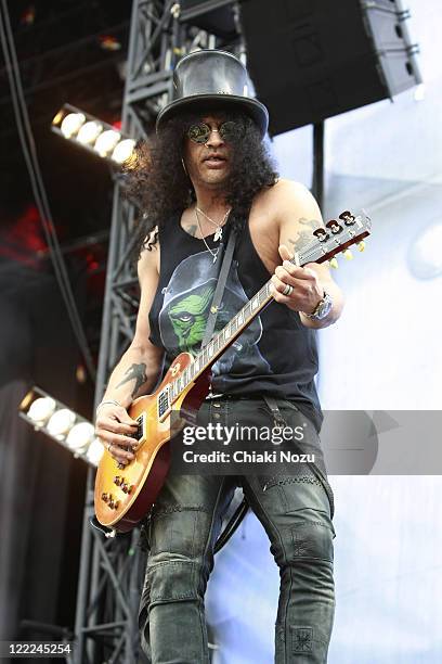 Slash performs at day 3 of the Download Festival at Donington Park on June 13, 2010 in Castle Donington, England.