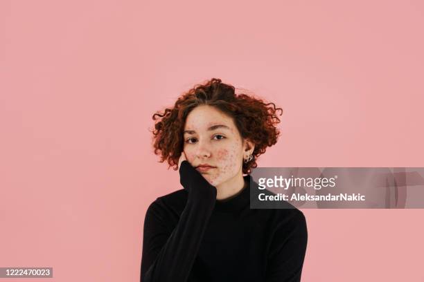 portrait of a teenage girl - hipster girl imagens e fotografias de stock