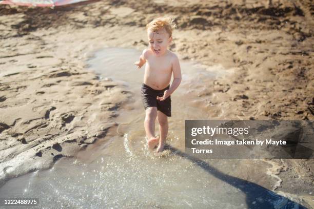 Avoid Puddle 74 Avoiding Puddle Stock Photos, High-Res Pictures, and Images - Getty ...