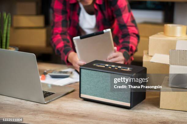 private business at home office, working with laptop online marketing, customer order and packaging or packing - bluetooth photos et images de collection
