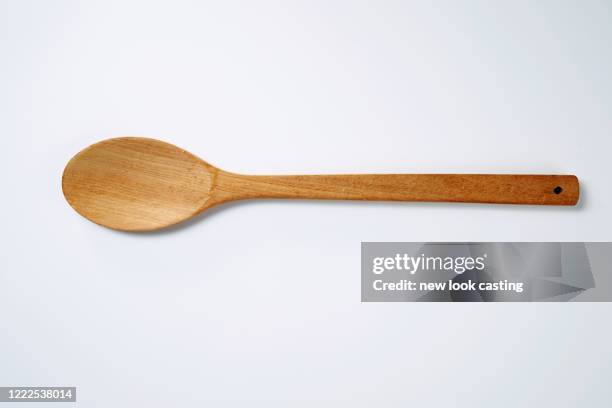 holzlöffel - kelle küchenutensil stock-fotos und bilder