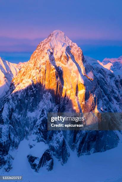 sunrise over alaskan mountains - denali peak stock pictures, royalty-free photos & images