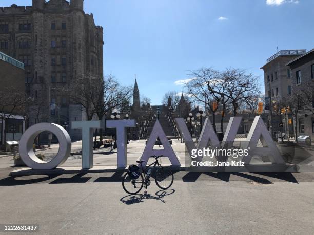 ottawa sign in the byward market is empty during the global pandemic, peace tower in the back ground - ottawa city stock pictures, royalty-free photos & images