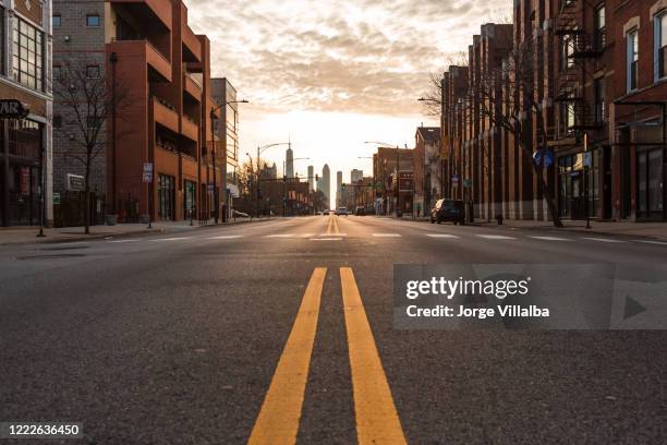 chicago city empty streets under the coronavirus. city under lockdown. - covid-19 usa stock pictures, royalty-free photos & images