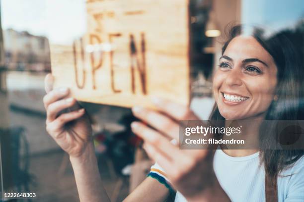 kleine bedrijven - first time stockfoto's en -beelden