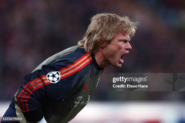 Oliver Kahn of Bayern Munich shouts instruction during the UEFA Champions League Group G match between Bayern Munich and Olympique Lyonnais at the...