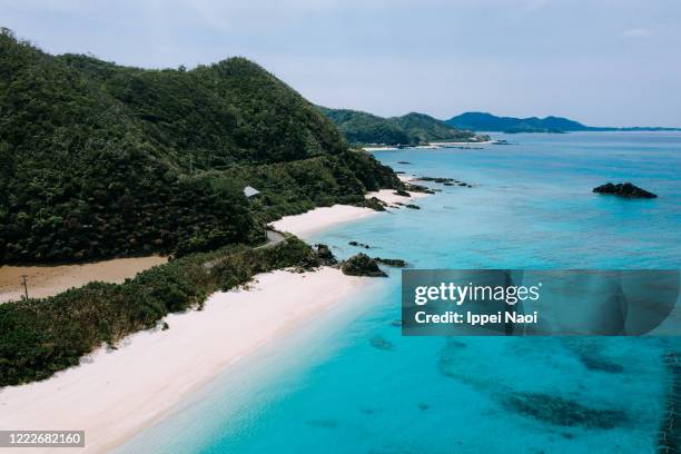 aerial view of tropical coastline with turquoise water, amami oshima, japan - amami stockfoto's en -beelden