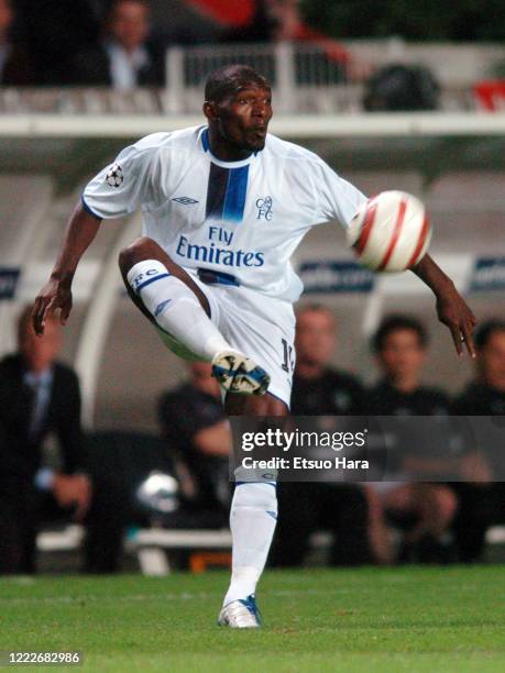 Geremi of Chelsea in action during the UEFA Champions League Group H match between Paris Saint-Germain and Chelsea at Parc des Princes on September...