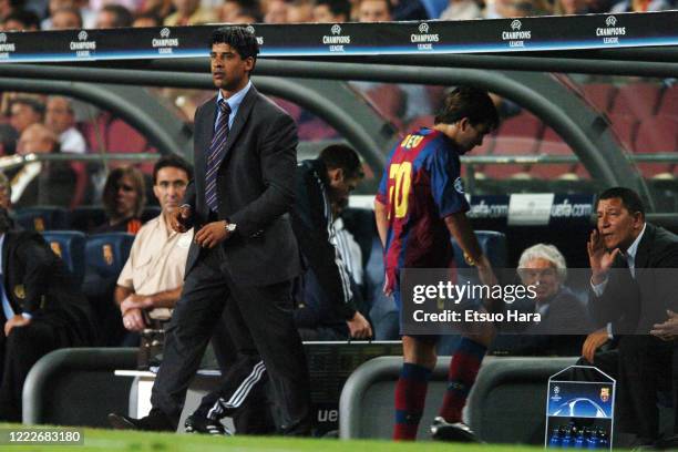 Barcelona head coach Frank Rijkaard replaces Deco during the UEFA Champions League Group F match between Barcelona and Shakhtar Donetsk at Camp Nou...