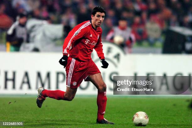 Roy Makaay of Bayern Munich in action during the UEFA Champions League Group A between Bayern Munich and Anderlecht at the Olympiastadion on December...