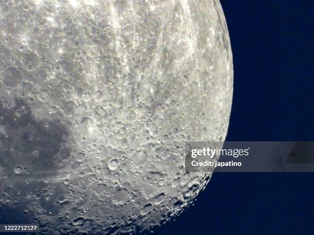 crescent moon - cratera vulcânica imagens e fotografias de stock