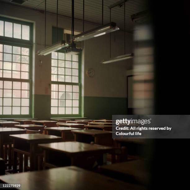 empty classroom - empty classroom stock pictures, royalty-free photos & images