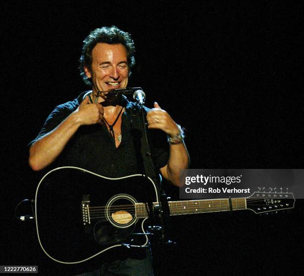 Bruce Springsteen 2005 299 Dust Devil Stock Photos, High-Res Pictures, and Images - Getty Images