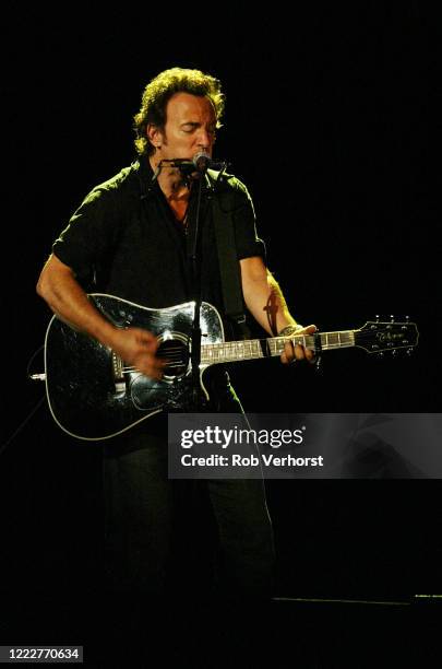 Bruce Springsteen 2005 Bruce Springsteen 2005 Photos and Premium High Res Pictures - Getty Images