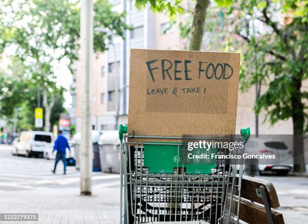 cart with free food for people having a hard time during the covid-19 quarantine - free sign stock pictures, royalty-free photos & images