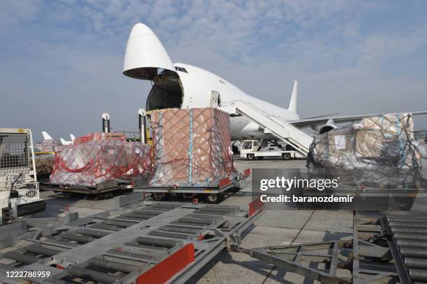 Aircraft Loading Cargo Photos and Premium High Res Pictures - Getty Images