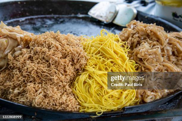 different kind of noodles - bangkok street food - khao san road stock pictures, royalty-free photos & images