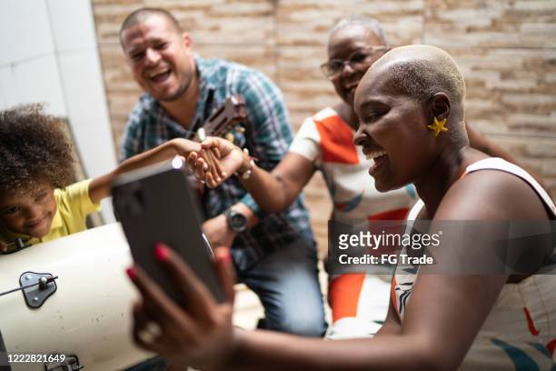 family on a video chat while playing music at home - video chat - samba imagens e fotografias de stock