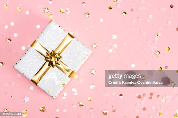 gift or present box, balloons and confetti on pink table top view. flat lay composition for birthday, mother day or wedding. - silver balloon imagens e fotografias de stock